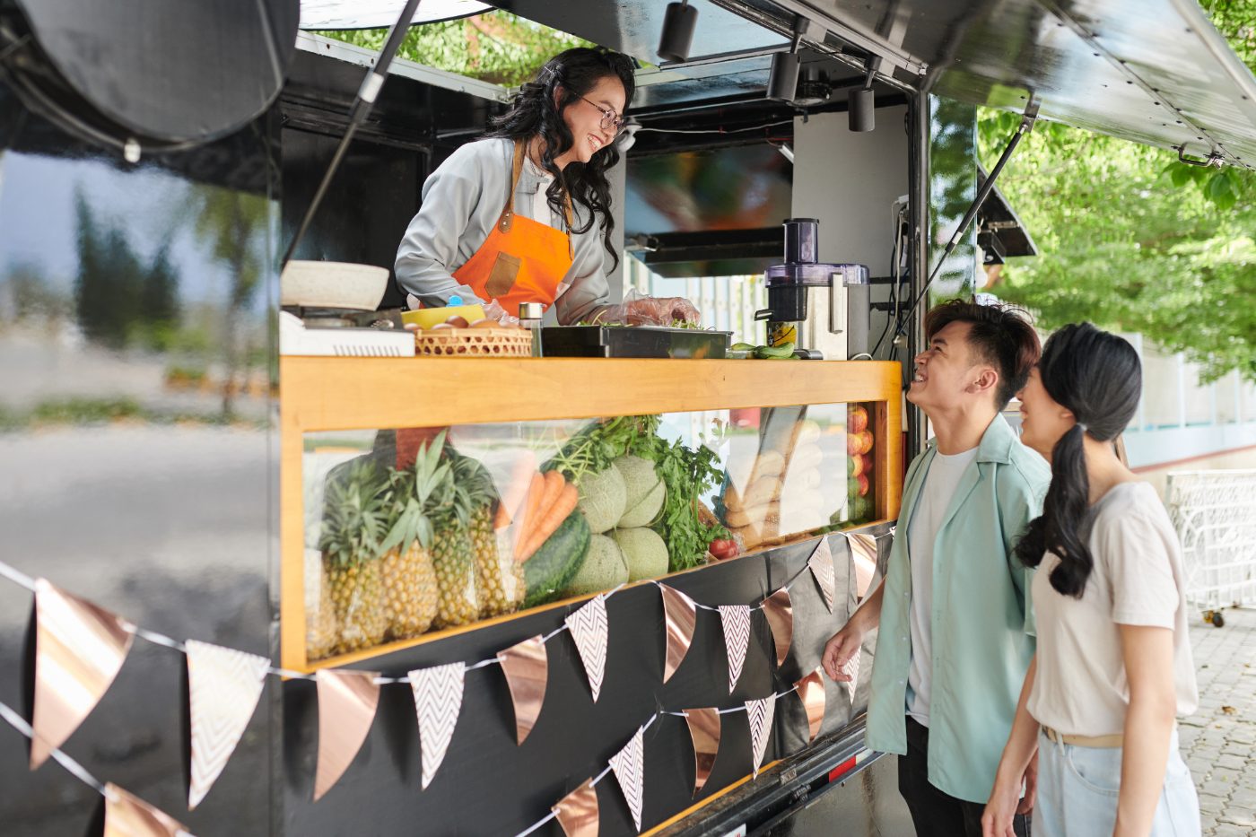 De vrolijke foodtruck van Aloha Bowl & Bites op locatie